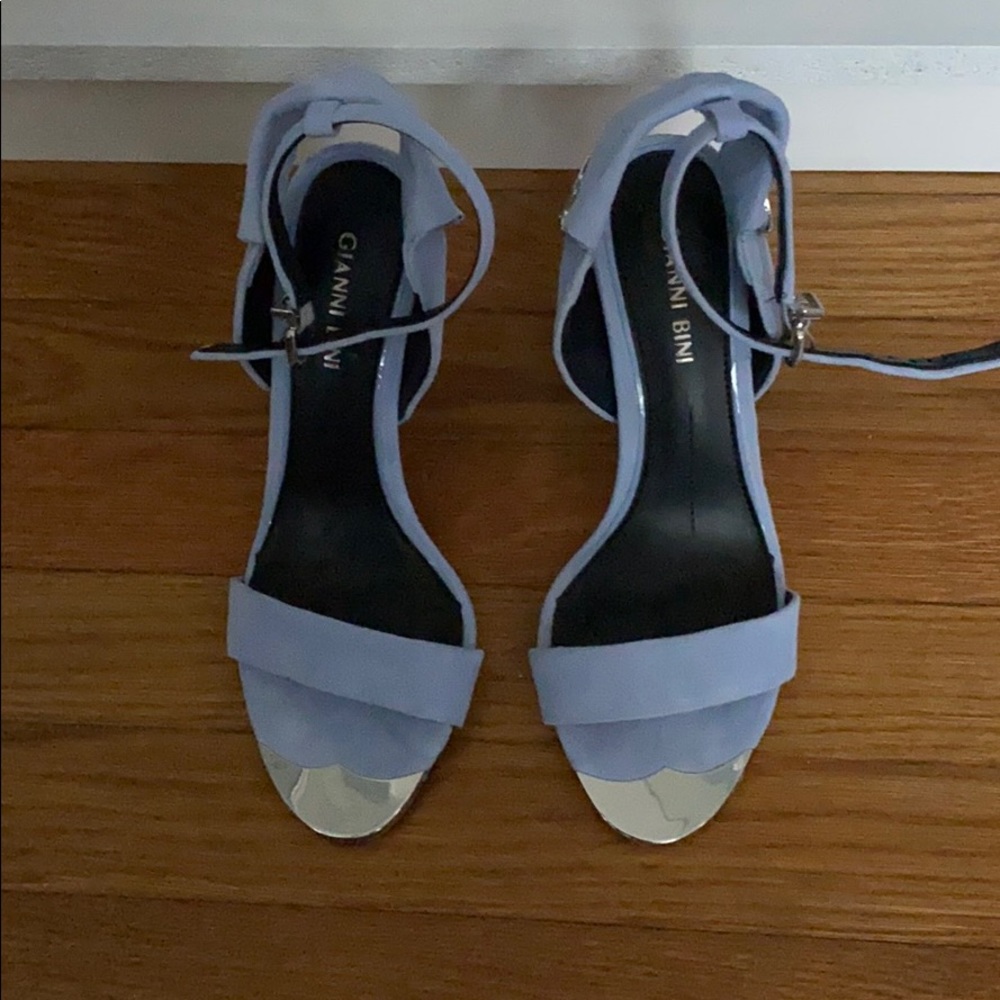 Heels - Picture 3 of 4